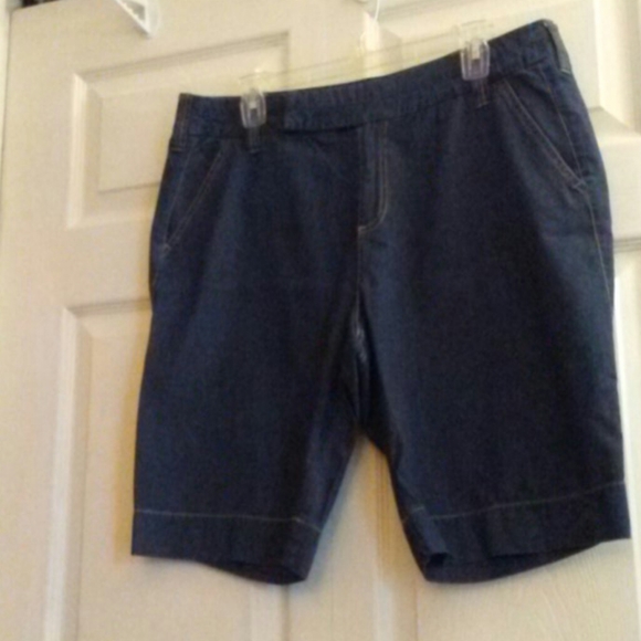 Shorts - Picture 3 of 6